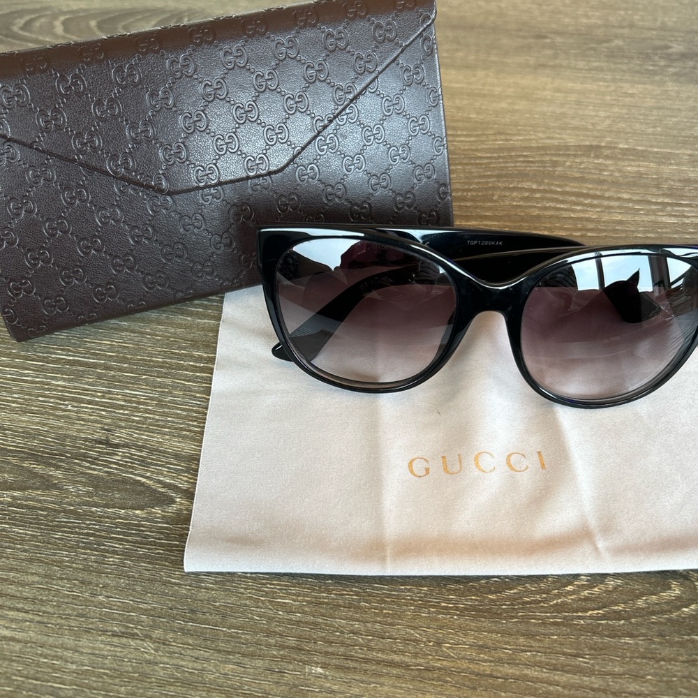 Gucci Black Oversized Sunglasses